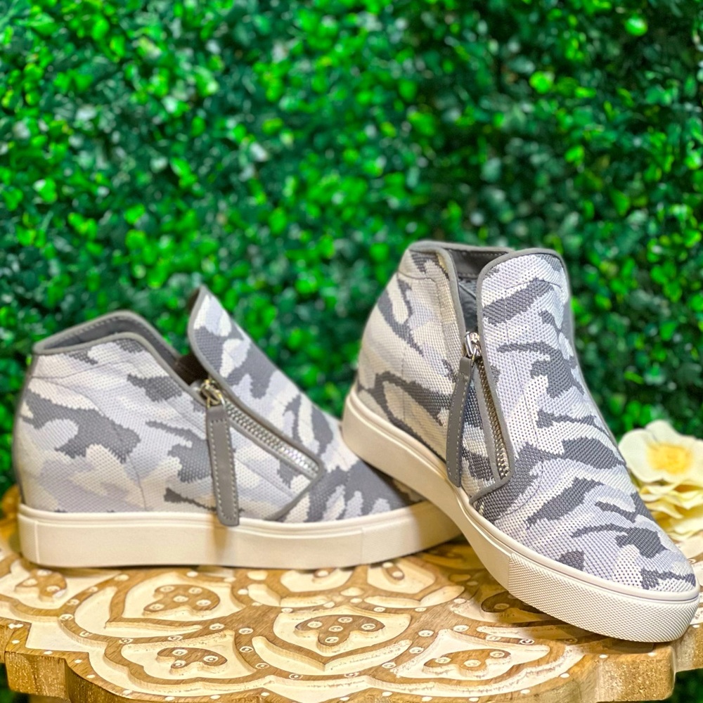 Steve Madden Gray Camo Print Sneakers, size 7, excellent condition, worn once
